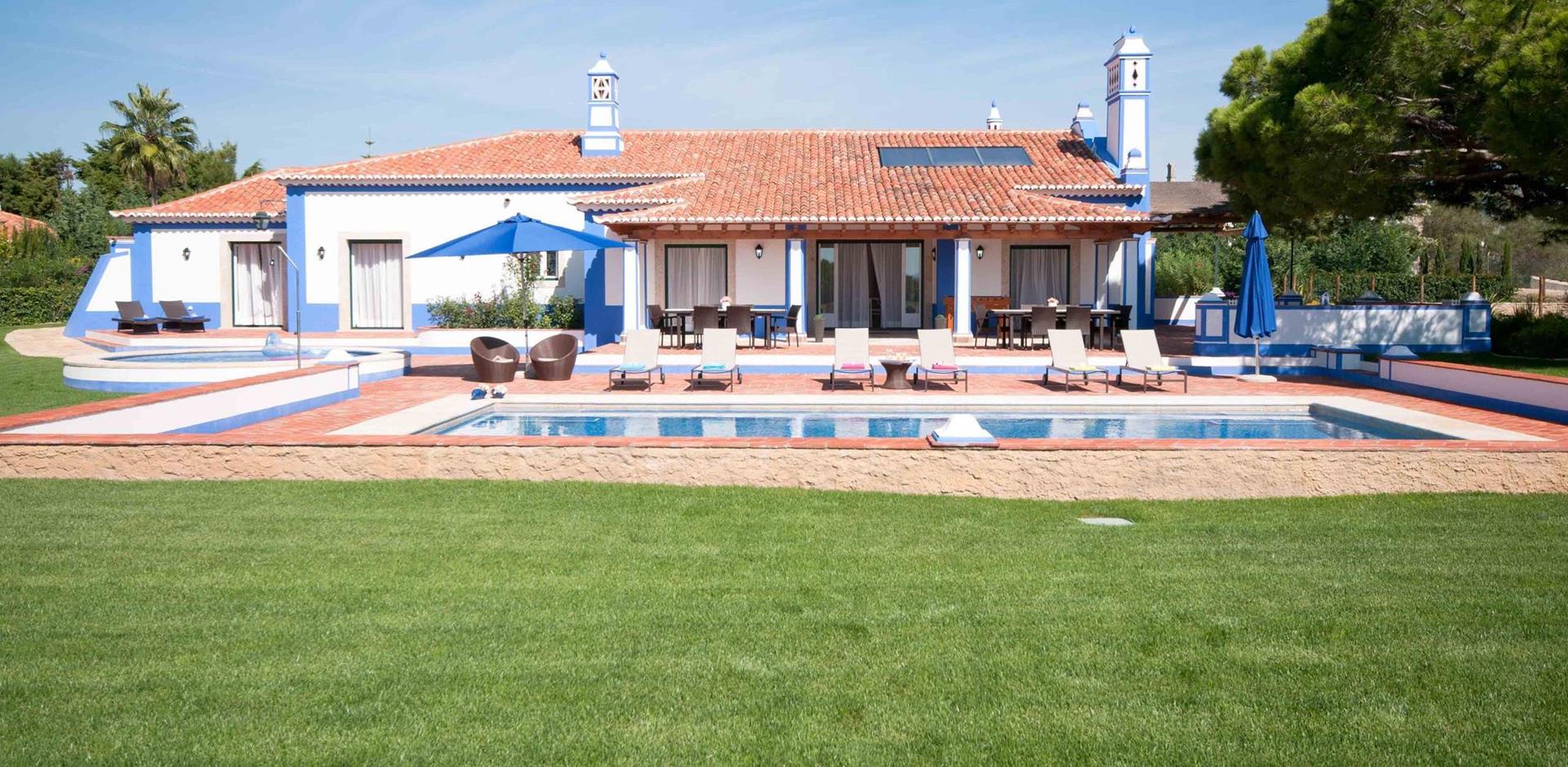 Pool Area, Casa Cynthia, Algarve